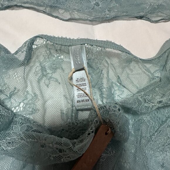 SKIMS - Ultra Fine Lace Cami and Short - Picture 4 of 5